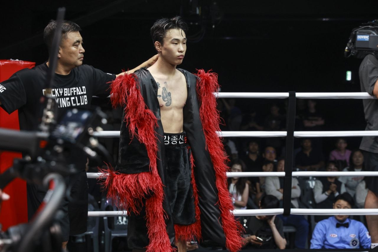 brotherboxing 커스텀 경기복을 입고 링에 선 선수